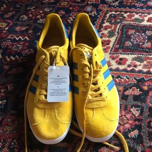 NEVER WORN Adidas gazelle shoes size 6 1/2